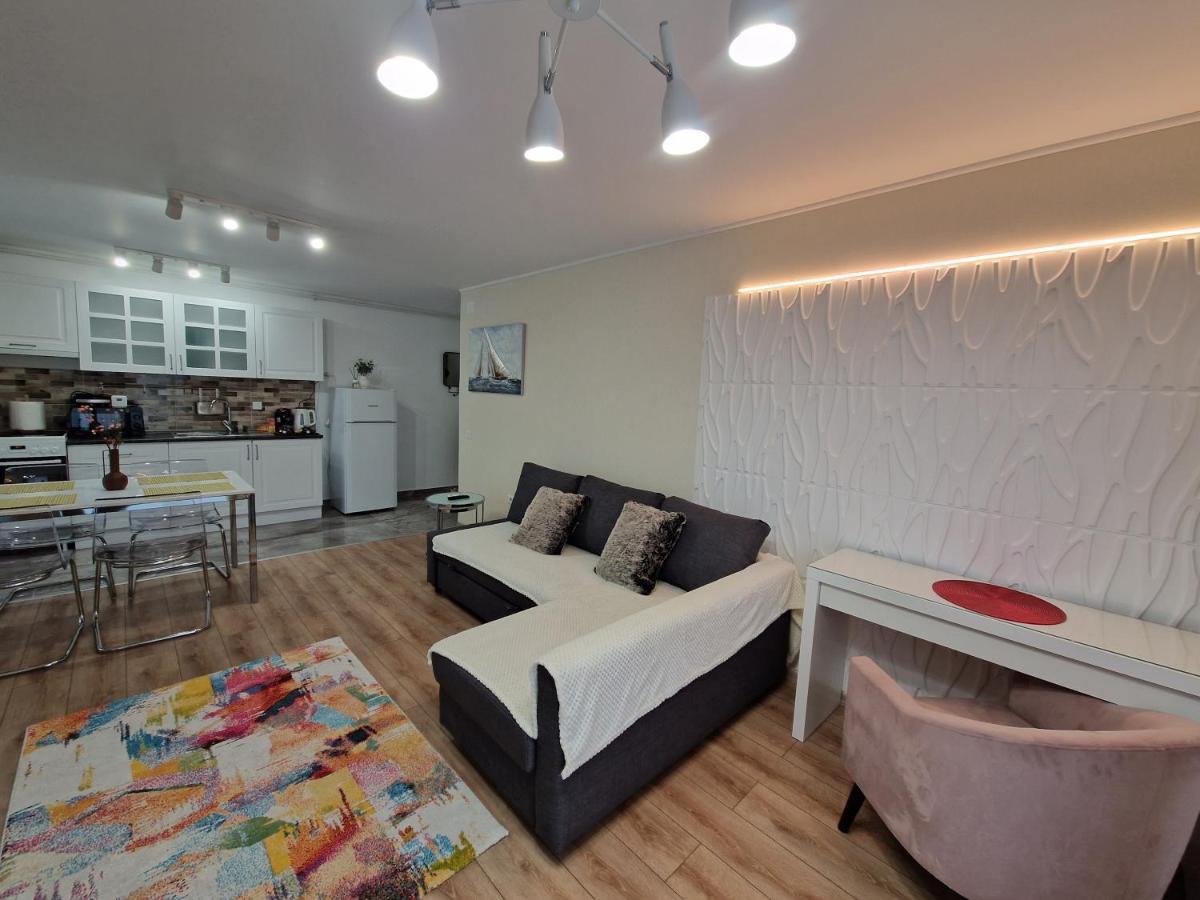 Golden Airport Residence Отопени Екстериор снимка