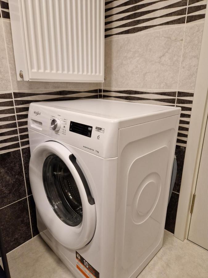 Golden Airport Residence Отопени Екстериор снимка